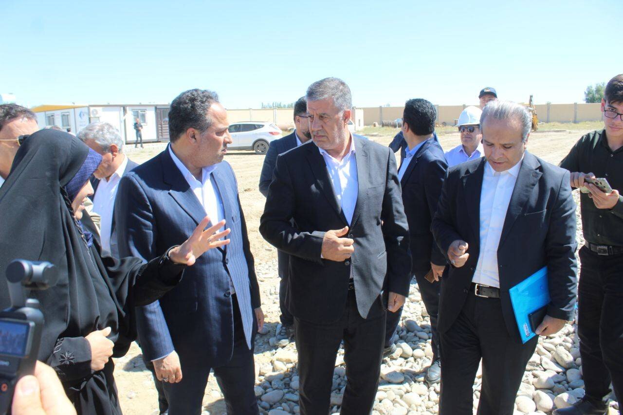 بازدید زهرا خدادادی از پروژه های آبفای ملکان/ شبکه و تصفیه خانه فاضلاب ملکان در سال ۱۴۰۵ به بهره برادری می رسد