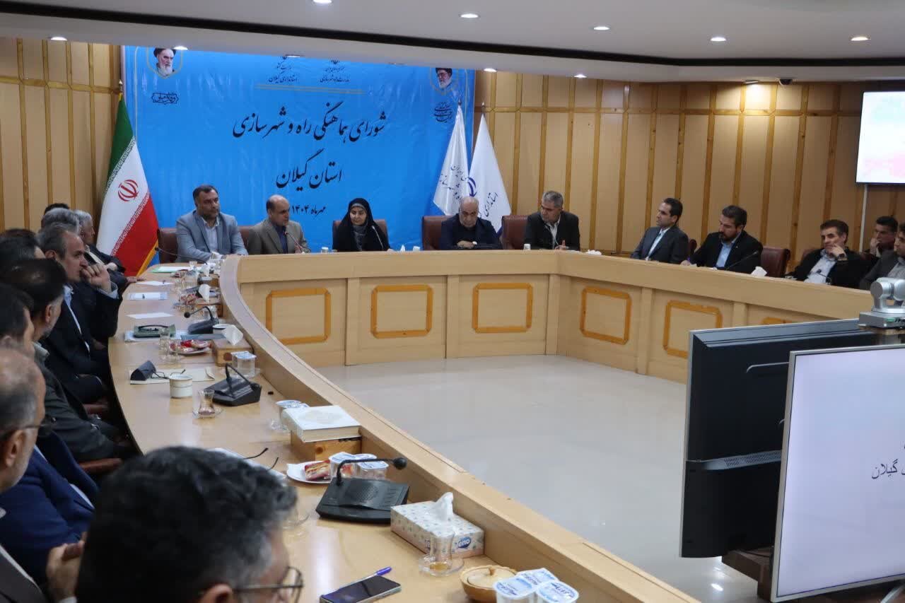 دیدار رحمت زاده با وزیر راه در استانداری گیلان/ تاکید بر توسعه زیرساخت های استان گیلان