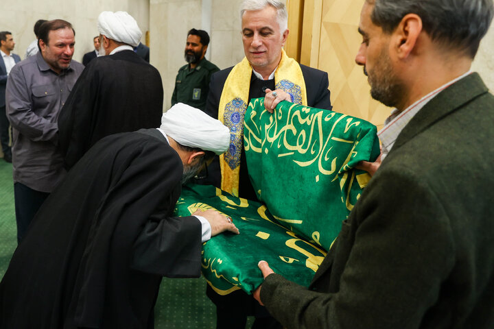 حضور خادمان حرم حضرت عبدالعظیم حسنی(ع) در صحن علنی مجلس