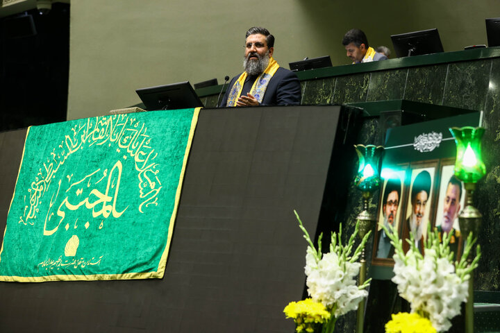 حضور خادمان حرم حضرت عبدالعظیم حسنی(ع) در صحن علنی مجلس