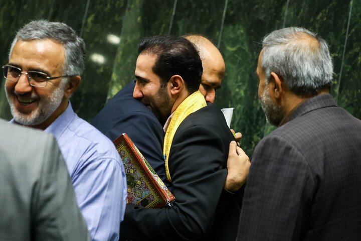 حضور خادمان حرم حضرت عبدالعظیم حسنی(ع) در صحن علنی مجلس