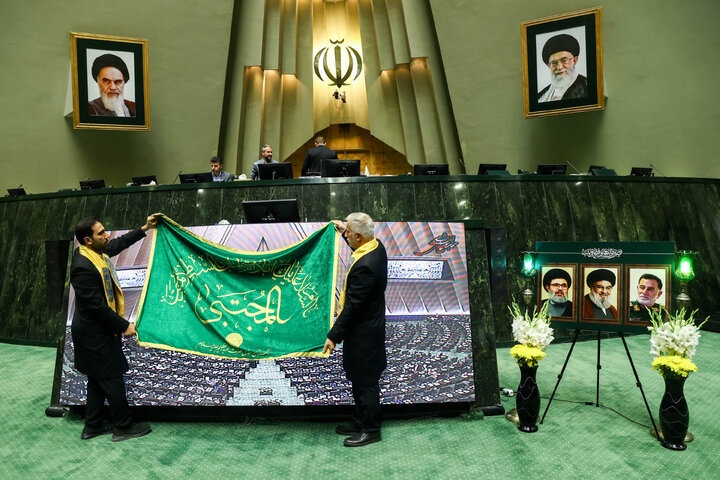 حضور خادمان حرم حضرت عبدالعظیم حسنی(ع) در صحن علنی مجلس