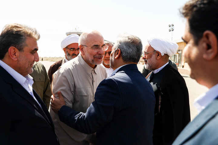 استقبال از دکتر قالیباف در بدو ورود به استان سمنان