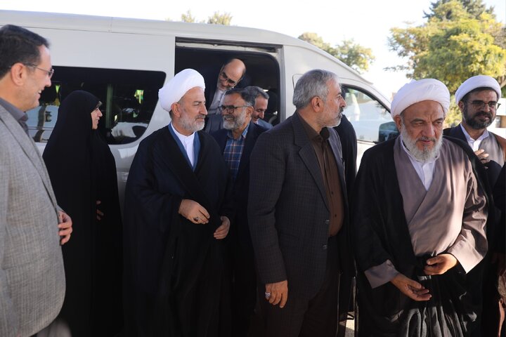 حضور کمیسیون فرهنگی مجلس شورای اسلامی در گلزار شهدای قزوین