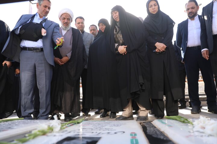 حضور کمیسیون فرهنگی مجلس شورای اسلامی در گلزار شهدای قزوین
