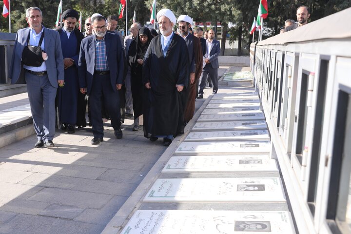 حضور کمیسیون فرهنگی مجلس شورای اسلامی در گلزار شهدای قزوین