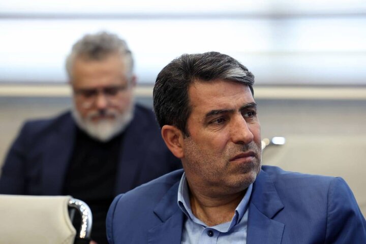 بازدید میدانی اعضای کمیسیون بهداشت از کارخانه داروسازی دکتر عبیدی