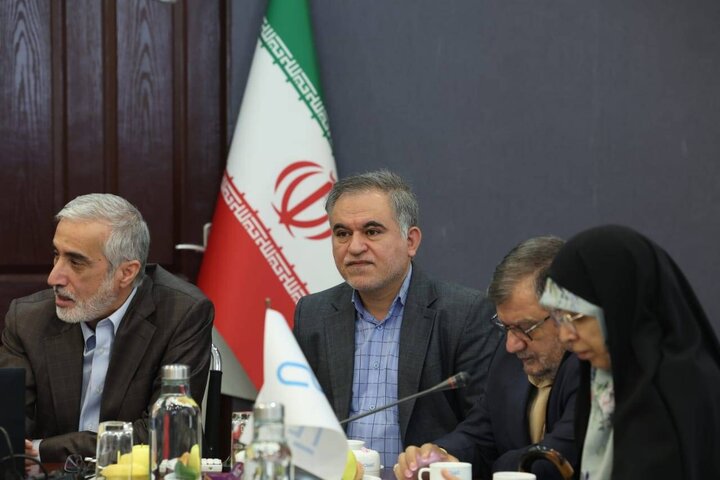 بازدید میدانی اعضای کمیسیون بهداشت از کارخانه داروسازی دکتر عبیدی