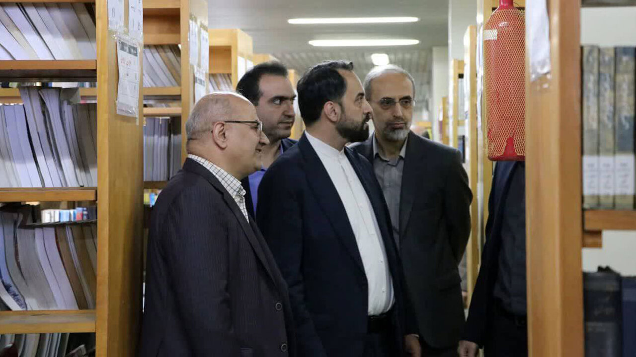 بازدید کشوری از کتابخانه مرکزی دانشگاه مازندران/ ضرورت بهره‌گیری از ظرفیت‌های دانشگاه در مسیر پیشرفت استان