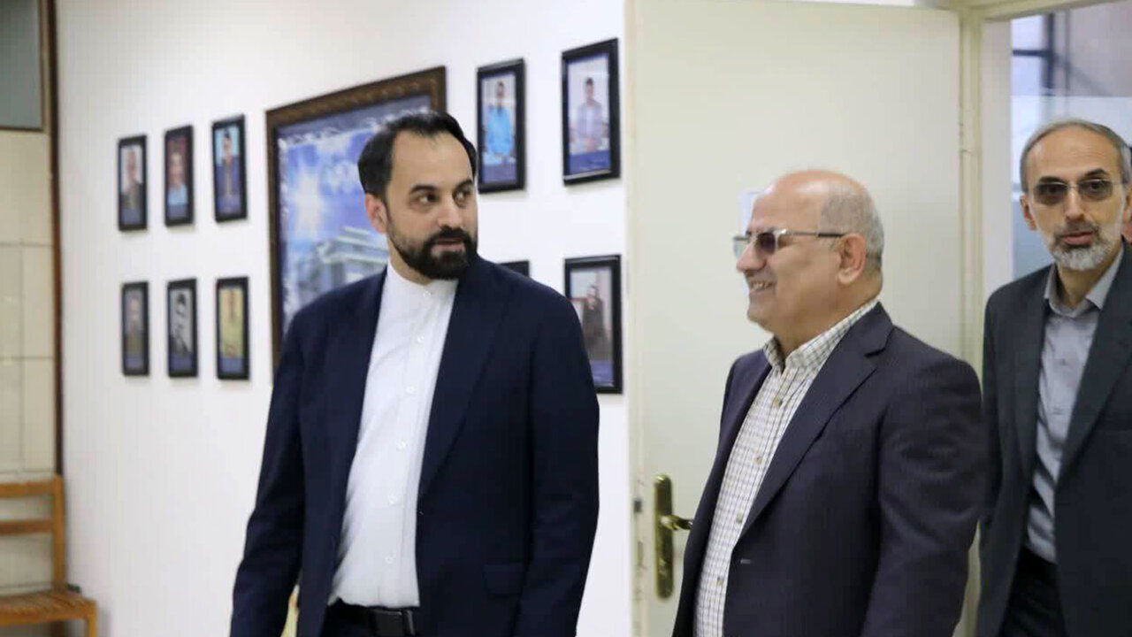 بازدید کشوری از کتابخانه مرکزی دانشگاه مازندران/ ضرورت بهره‌گیری از ظرفیت‌های دانشگاه در مسیر پیشرفت استان