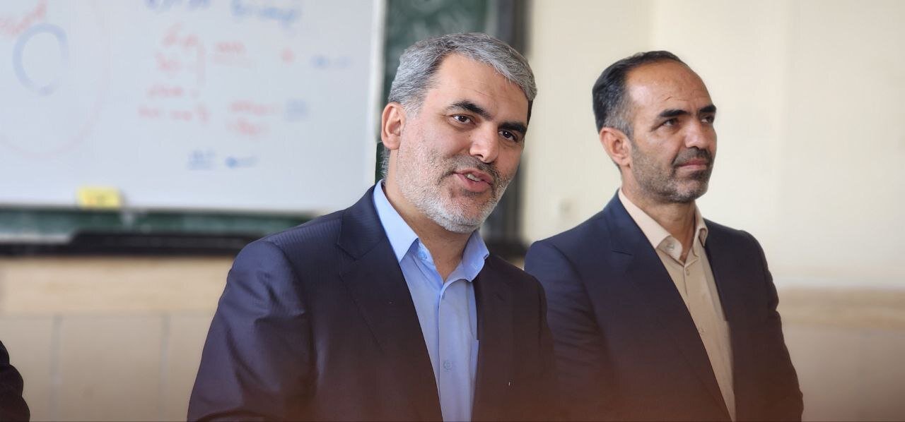 بازدید سرزده زنگنه از مدرسه نمونه دولتی امام علی (ع) فیض‌آباد