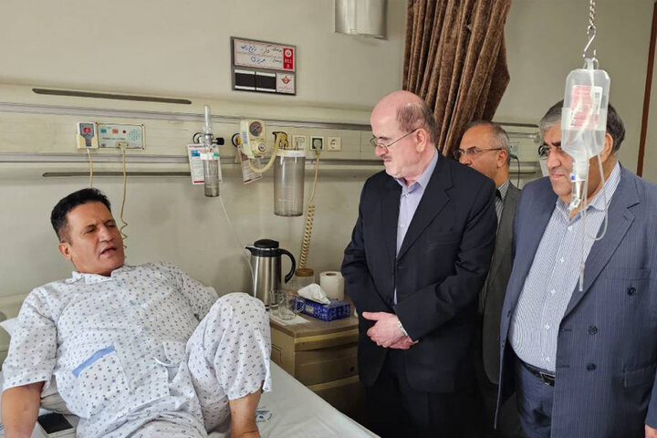 عیادت اعضای فراکسیون شاهد و ایثارگر مجلس از جانبازان و ایثارگران در بیمارستان ساسان