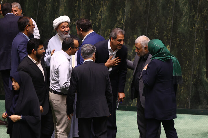 ناطقان میان دستور نشست علنی 8 مهرماه