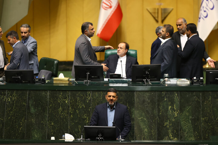 ناطقان میان دستور نشست علنی 8 مهرماه