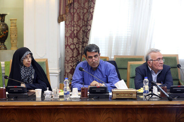 نشست نمایندگان کمیسیون بهداشت و درمان با وزیرومعاونین وزارت نفت