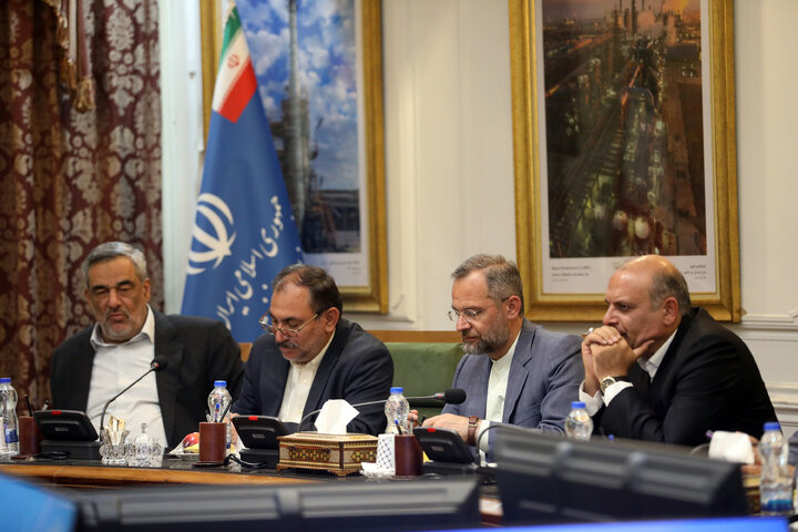 نشست نمایندگان کمیسیون بهداشت و درمان با وزیرومعاونین وزارت نفت