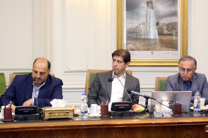 نشست نمایندگان کمیسیون بهداشت و درمان با وزیرومعاونین وزارت نفت