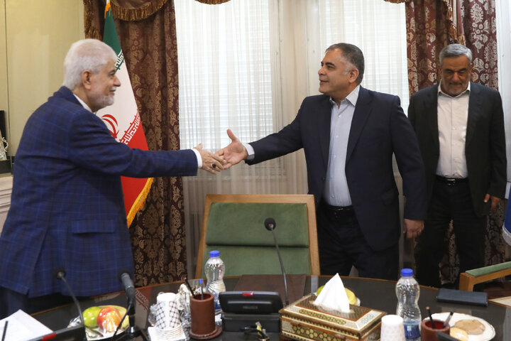 نشست نمایندگان کمیسیون بهداشت و درمان با وزیرومعاونین وزارت نفت