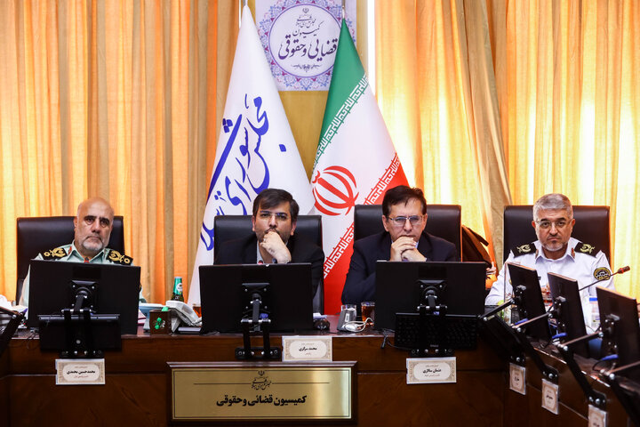 نشست کمیسیون قضایی مجلس با حضور رئیس پلیس راهور و فرمانده انتظامی تهران بزرگ