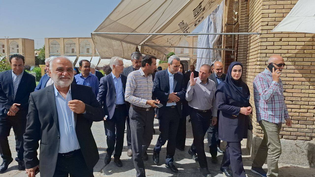 بازدید میدانی مقتدایی از بازار تاریخی اصفهان/ مطالبات و دغدغههای مردم بررسی شد