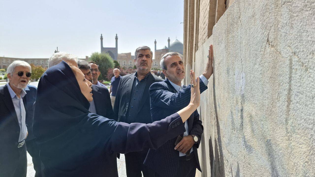 بازدید میدانی مقتدایی از بازار تاریخی اصفهان/ مطالبات و دغدغه‌های مردم بررسی شد