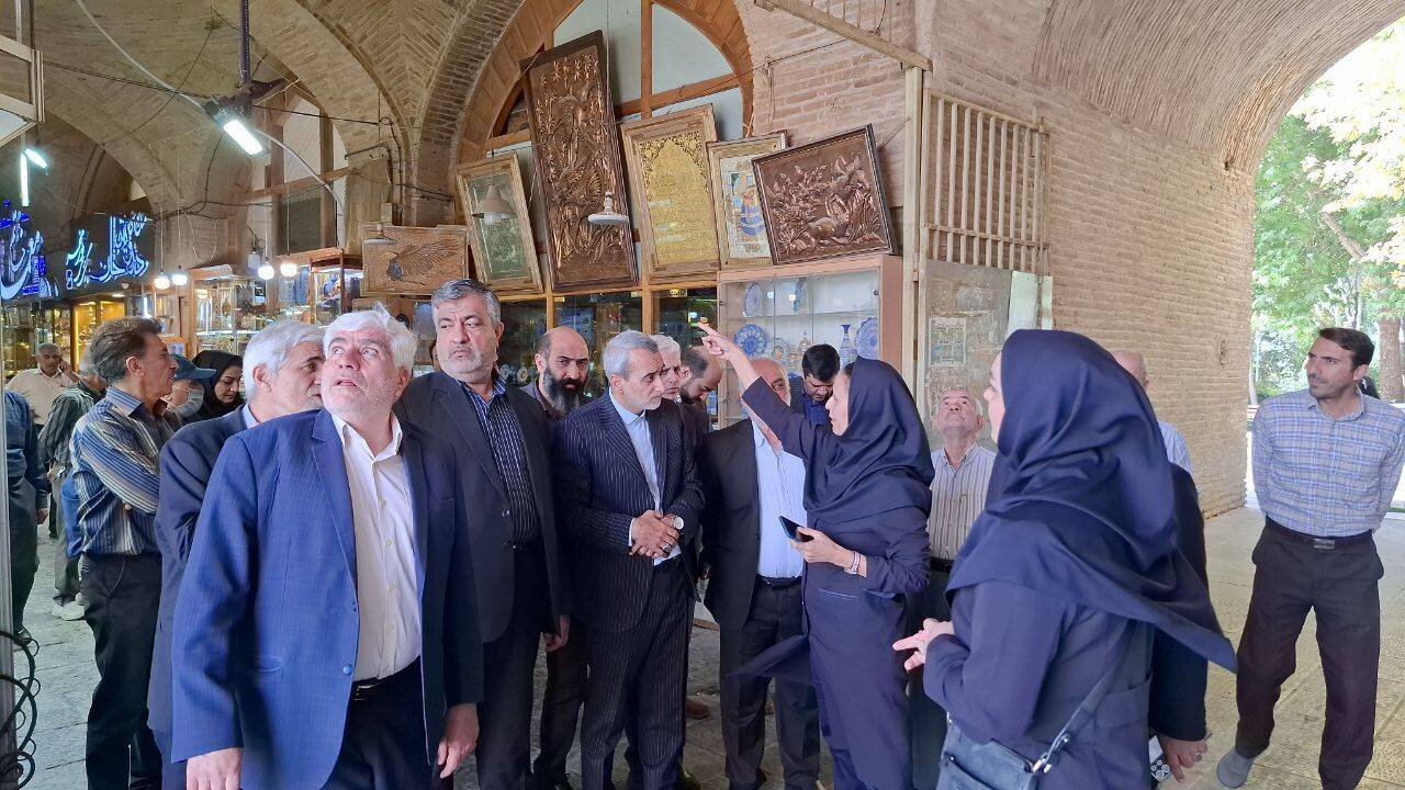 بازدید میدانی مقتدایی از بازار تاریخی اصفهان/ مطالبات و دغدغه‌های مردم بررسی شد