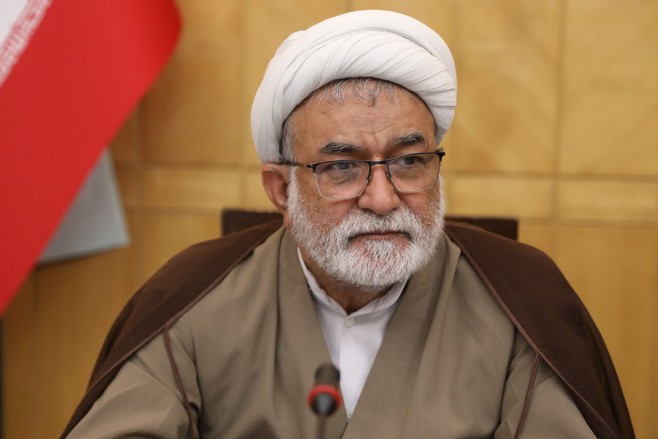 نشست احمدی با فرماندار دیّر/دیدار با فرمانده انتظامی جم نشست احمدی با فرماندار دیّر/دیدار با فرمانده انتظامی جم
