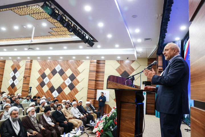 آیین تجلیل از اساتید و مدیران پژوهشی و رونمایی از جدیدترین آثار مرکز تحقیقات اسلامی مجلس در قم با حضور دکتر قالیباف