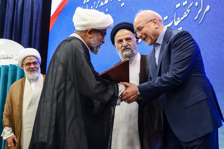 آیین تجلیل از اساتید و مدیران پژوهشی و رونمایی از جدیدترین آثار مرکز تحقیقات اسلامی مجلس در قم با حضور دکتر قالیباف
