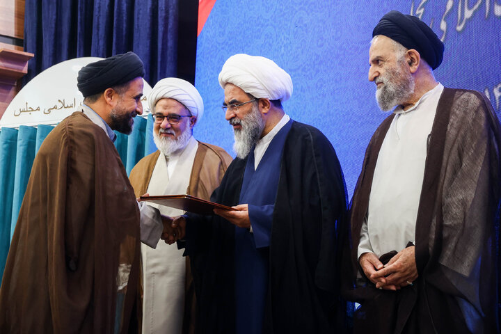 آیین تجلیل از اساتید و مدیران پژوهشی و رونمایی از جدیدترین آثار مرکز تحقیقات اسلامی مجلس در قم با حضور دکتر قالیباف