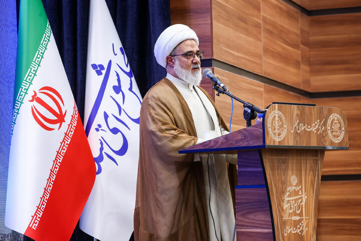آیین تجلیل از اساتید و مدیران پژوهشی و رونمایی از جدیدترین آثار مرکز تحقیقات اسلامی مجلس در قم با حضور دکتر قالیباف