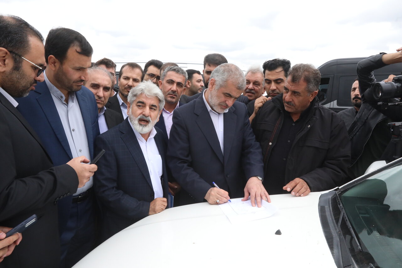 نیکزاد از سه راهی سربند ـ مشگین شهر و مجتمع دامپروری کشت و صنعت مغان بازدید کرد