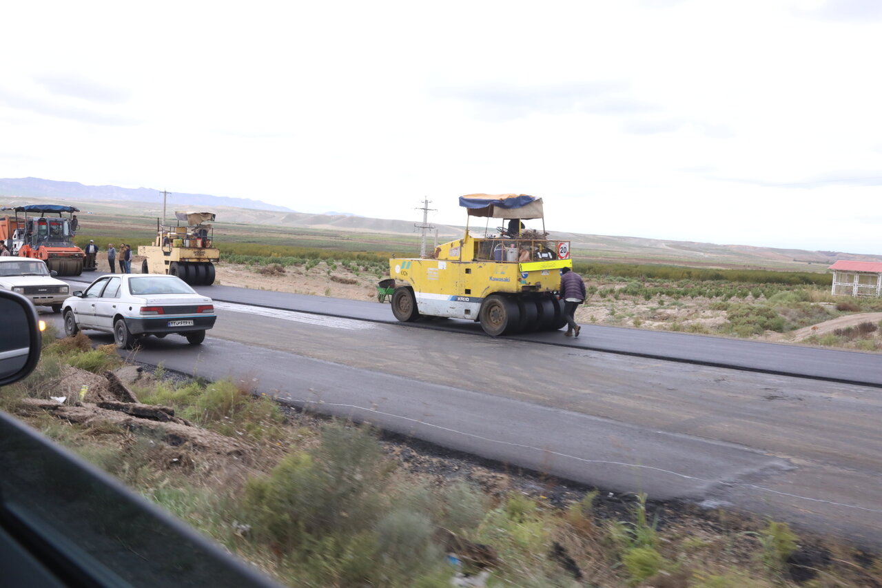 نیکزاد از سه راهی سربند ـ مشگین شهر و مجتمع دامپروری کشت و صنعت مغان بازدید کرد