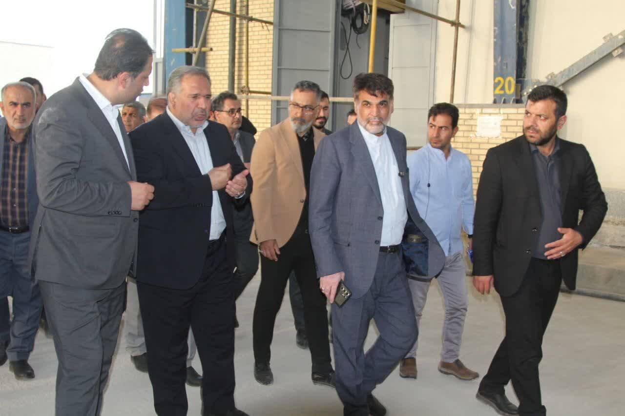 توسلی: حمایت از صنایع و و رفع موانع تولید در اولویت باشد