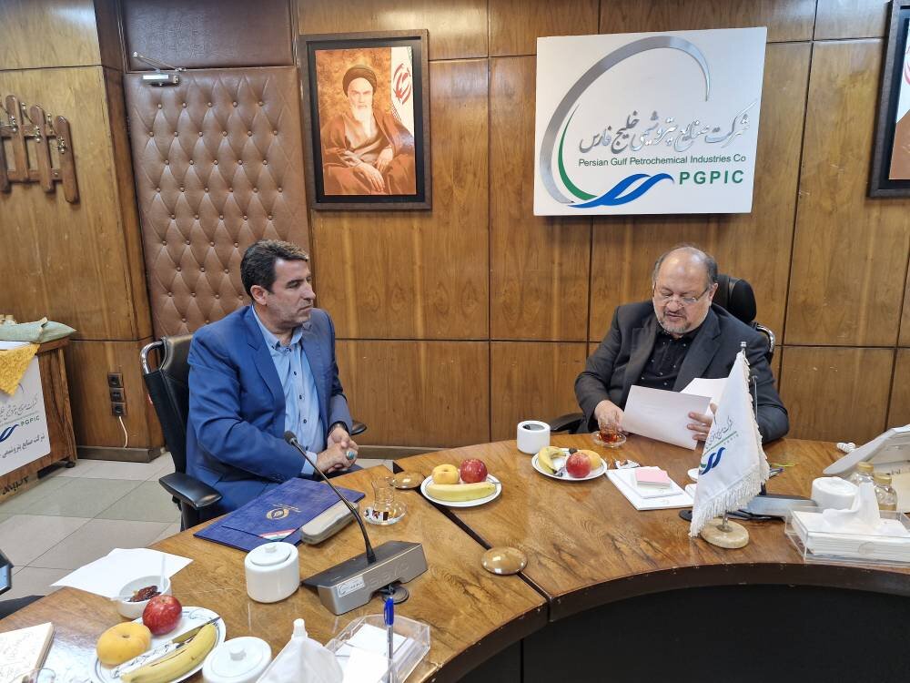 تشکیل کارگروه امکان‌سنجی ایجاد صنایع پایین دستی پتروشیمی در قروه و دهگلان با پیگیری شیخی‌زاده