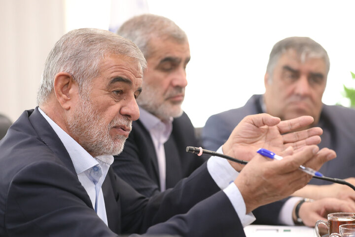 نشست فراکسیون ایثارگران با حضور نواب رییسه