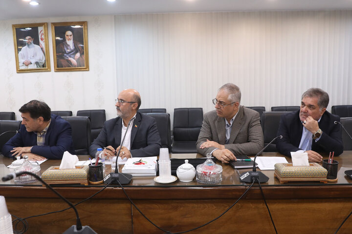 نشست فراکسیون ایثارگران با حضور نواب رییسه