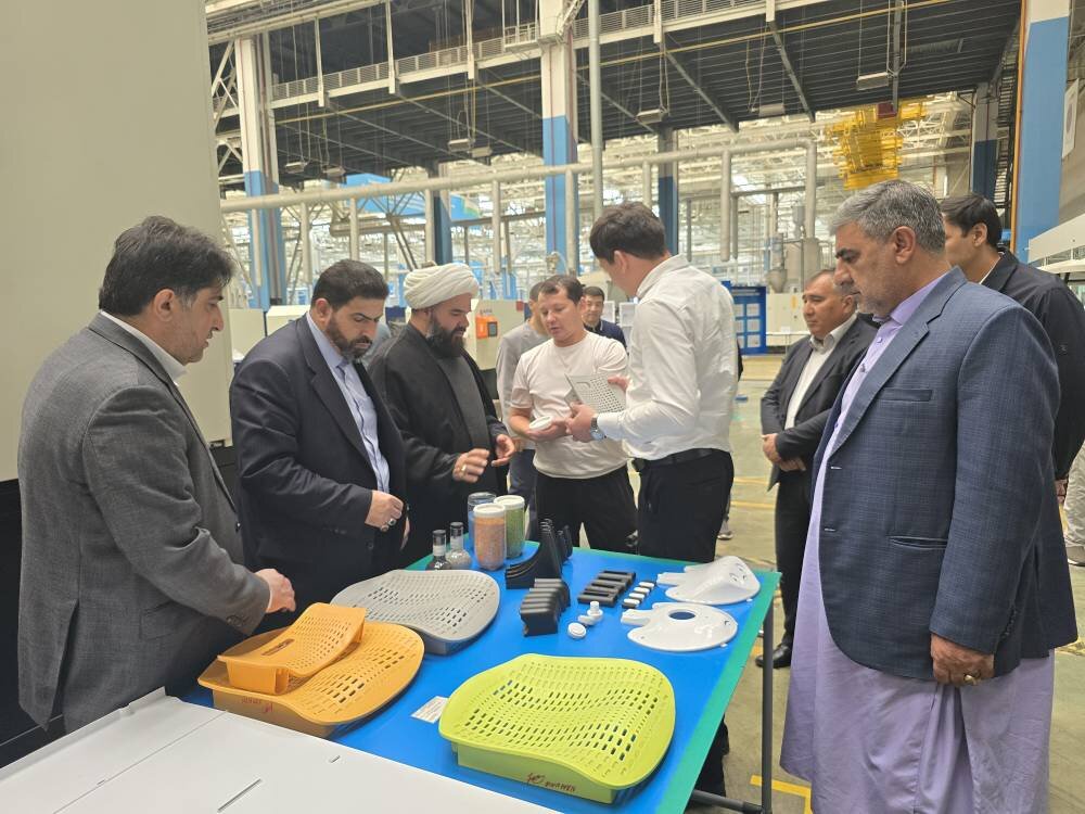 بازدید گروه دوستی پارلمانی ایران و ازبکستان از تکنوپارک و موزه امیرتیمور