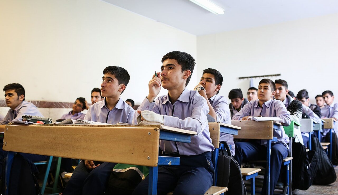  امنیت و کرامت دانش‌آموزان خط قرمز کمیسیون آموزش است/ کوچک‌ترین قصور در حادثه نیما نجفی بدون مسامحه پیگیری می‌شود