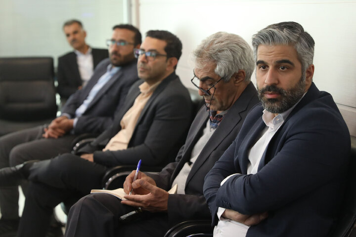 نشست هم اندیشی فعالان سیاسی واقتصادی برای اجرای خط ریلی بوشهر عسلویه