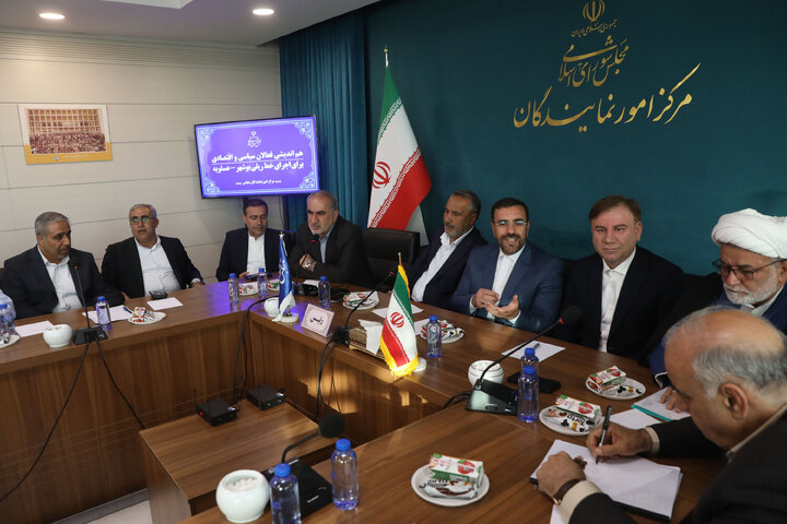 نشست هم اندیشی فعالان سیاسی واقتصادی برای اجرای خط ریلی بوشهر عسلویه