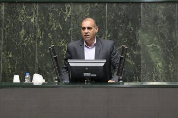 افزایش ۲۰ درصدی حقوق کارکنان، ریشخند به سفره مردم است