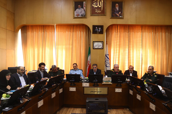 نشست 15 مهر 1404 کمیسیون صنایع با حضور وزیر دفاع