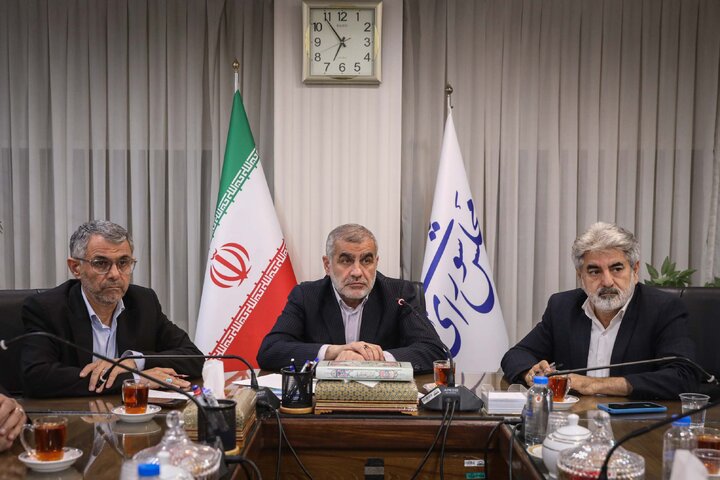 جلسه بررسي مشکلات شرکت هاي توليد کننده بذر ذرت با حضور علی نيکزاد