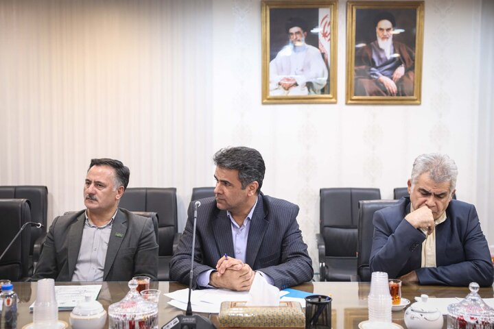 جلسه بررسي مشکلات شرکت هاي توليد کننده بذر ذرت با حضور علی نيکزاد