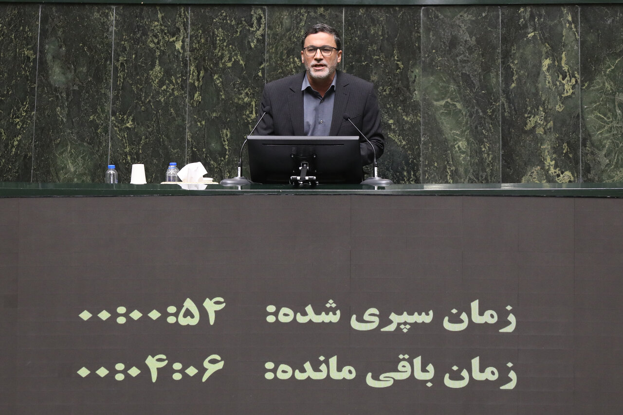 مهار قاچاق ۳۵ میلیارد دلاری لازمه تک‌نرخی شدن ارز
