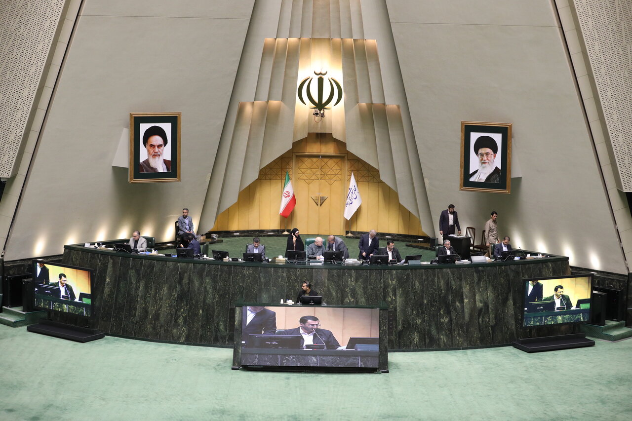 نشست علنی ۱۶ مهر ماه مجلس شورای اسلامی آغاز شد