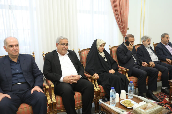 ستقبال از کمیسیون آموزش تحقیقات و فن آوری در فرودگاه تبریز توسط استاندار تبریز سرمست