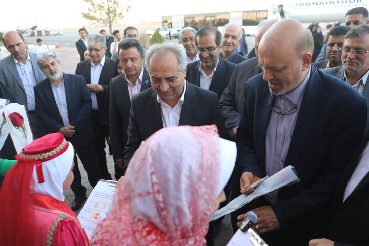 ستقبال از کمیسیون آموزش تحقیقات و فن آوری در فرودگاه تبریز توسط استاندار تبریز سرمست