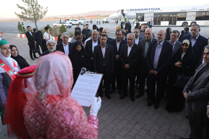 ستقبال از کمیسیون آموزش تحقیقات و فن آوری در فرودگاه تبریز توسط استاندار تبریز سرمست